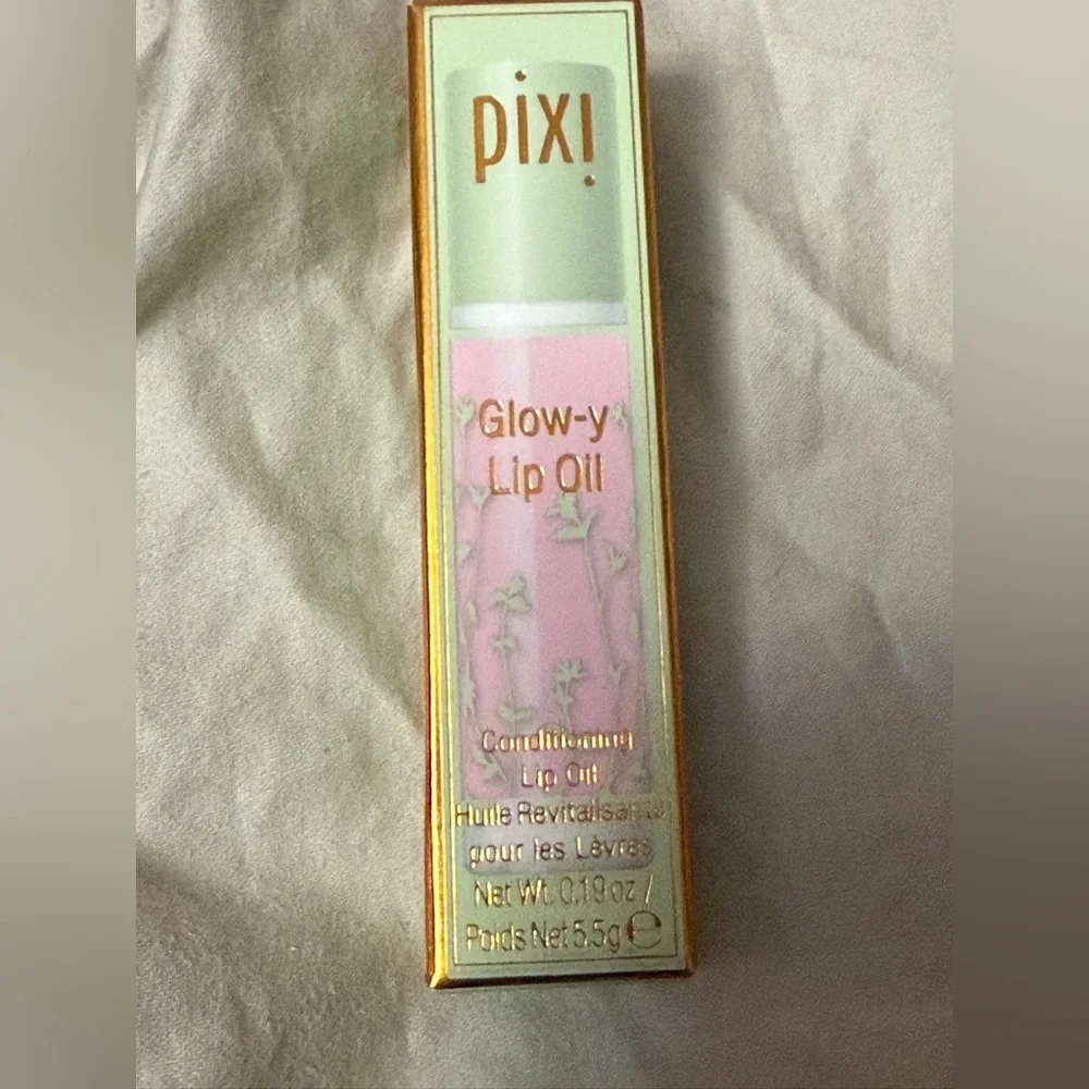 ❤️ 3/$25 Pixi Glow-y Lip Oil in Mint-y